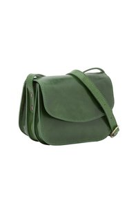 Borsa a tracolla verde in pelle con chiusura a pattina, texture liscia e una lunga tracolla regolabile. Presenta due prominenti bottoni metallici sui lati.