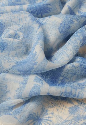 Leichter Stoff mit detaillierten blauen Skizzen von Gebäuden, Bäumen und Außenszenen, sanft gefaltet, um Textur und Druckmuster zu zeigen.