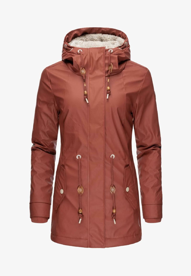 Wodoodporna, rdzawego koloru kurtka z miękkim, futrzanym kapturem, regulacjami na sznurki oraz bocznymi kieszeniami ozdobionymi drewnianymi koralikami.