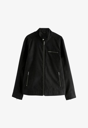 Chaqueta negra hecha de tejido texturizado, con un alto cuello, cierre frontal y tres bolsillos con cremallera para un almacenamiento seguro.