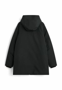 Svart isolerad parka med huva, långa ärmar och en slät, matt tygtextur. Inga synliga detaljer eller mönster.