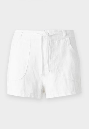 Hvit linshorts med snor i livet, har to frontlommer og en glatt tekstur. Enkelt design uten pynt.