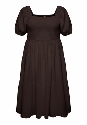Vero Moda Curve, GESMOKTES KLEID VMCROKAYA MIDIKLEID - Robe de jour - chocolate torte