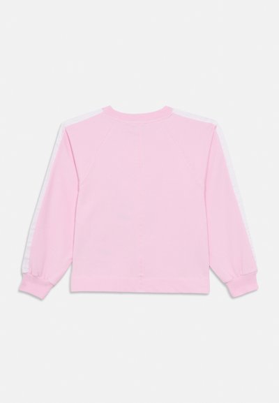 Ροζ φούτερ με λευκές ρίγες στο πλάι, στρογγυλή λαιμόκοψη και ριμπ μανσέτες. Λείο ύφασμα, άνετη εφαρμογή και ραγκλάν μανίκια.