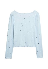 Lichtblauw langemouwen top met ribbeltextuur, uitgevoerd met kleine marineblauwe en witte hartjespatronen, en een ronde halslijn met een cropped snit.