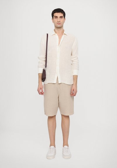 120% Lino LONG SLEEVE MEN SLIM FIT - Skjorta - milk