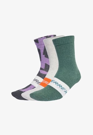 Quatro pares de meias de tripulação: padrão geométrico roxo, cinza, branco e verde em cores lisas com uma faixa branca contrastante rotulada "TERREX."