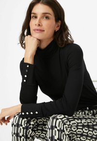 BRAX STYLE CAMILLA - Langærmet T-shirt - black