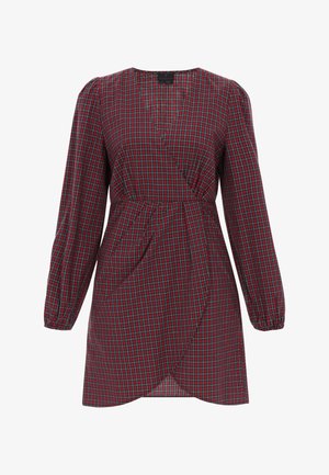 Rotes und grünes kariertes Kleid mit Wickeldesign, langen Ärmeln und gerafften Akzenten an der Taille. Weicher Stoff mit glatter Textur.