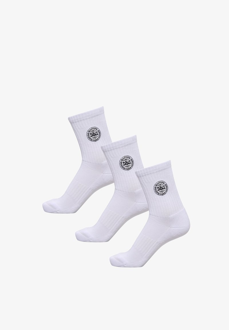Bawełniane skarpetki do kostek w białym kolorze o rypsowanej teksturze; na każdej skarpetce okrągłe czarne logo. Trzy pary wyeksponowane w rzędzie.