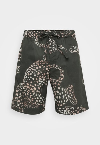 Shorts noirs en tissu avec un grand motif léopard rose pâle et blanc. Comprennent une taille avec cordon de serrage et une coupe décontractée.