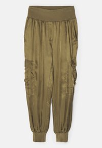 Unselected, dark olive