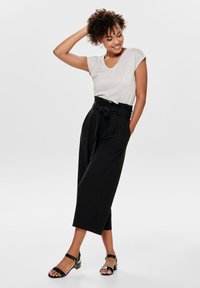 ONLY ONLSILVERY V NECK NOOS - T-shirt basic - sepia rose