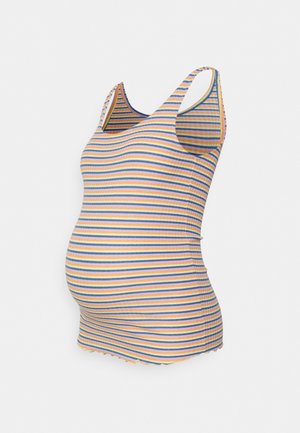 Gestreepte zwangerschapstanktop met gele, blauwe en oranje horizontale strepen en een gerimpelde zoom, afgebeeld op een witte achtergrond.