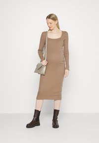 Vero Moda Maternity VMMVMMNATASHA  - Vestido de malha - fossil