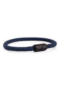 Braccialetto intrecciato blu navy realizzato in materiale tessile, con un accento cilindrico nero con marchio inciso.
