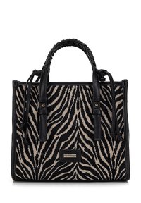 Borsa a tracolla con motivo zebra e texture intrecciata. Accenti in pelle nera, manici intrecciati e forma rettangolare strutturata.