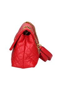 Borsa a tracolla trapuntata rossa con tracolla in metallo dorato, caratterizzata da una forma arrotondata e superficie strutturata. Include una tracolla removibile per versatilità.