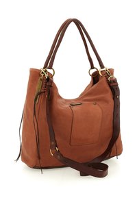 Borsa a mano in pelle marrone con doppi manici, tasca frontale, tracolla regolabile e dettagli in hardware dorato su sfondo bianco.