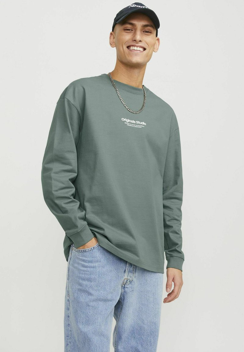 Jack & Jones CREW NECK - Pikkade varrukatega topp - laurel wreath