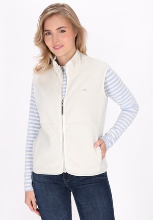 Weißer Fleece-Westen mit Stehkragen und einem Reißverschluss auf der Vorderseite. Getragen über einem blau-weiß gestreiften Langarmshirt. Minimale Markenkennzeichnung.