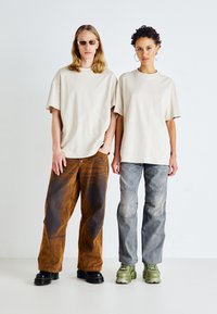Jack & Jones PREMIUM JPRBLAHARVEY TEE UNISEX - Navadna majica - moonbeam