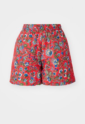 Pantalones cortos rojos con flores y cinturilla elástica. Presenta un patrón de flores azules y verdes, textura suave y un ajuste relajado.