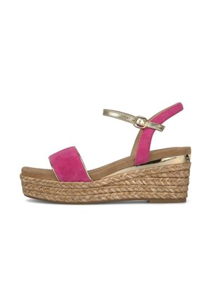 Sleehak sandaal met gevlochten jute plateau, roze suède teenbandje en metallic gouden enkelbandje met gespsluiting.