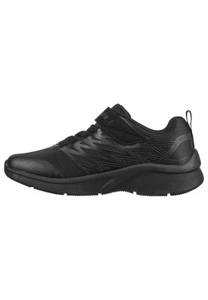 Chaussure de sport noire en mesh et matériaux synthétiques, avec un design texturé, un col rembourré et une sangle élastique pour un ajustement sécurisé.
