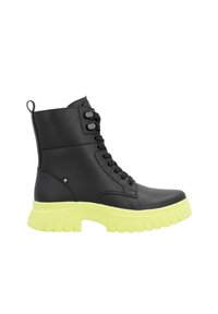 Schwarze Leder-Ankle-Boots mit einer neongelben, dicken Sohle, runder Zehenform und traditionellem Schnürdesign. Verfügt über eine Zuglasche an der Ferse.