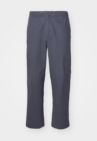 Mørkegrå bukser med elastisk linning, rett snitt og to sidelommer. Laget av lett stoff med en jevn tekstur.