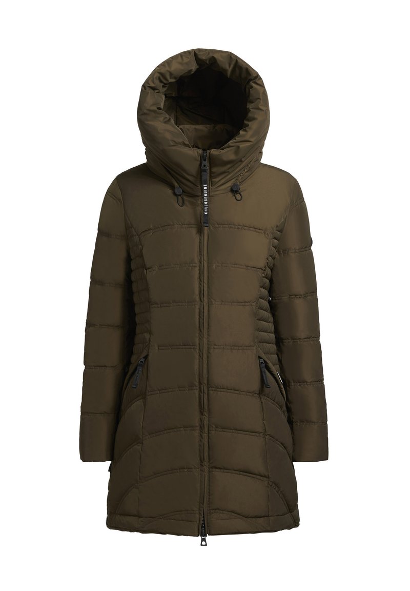 Olivgrüne Daunenjacke mit großer Kapuze, horizontal gestepptem Muster, zwei Reißverschlusstaschen an den Seiten und einem Reißverschluss auf der Vorderseite.