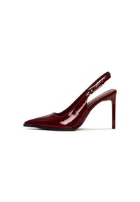 Kiilto burgundin värinen slingback-pumppokengä, jossa on teräväkärkinen muotoilu ja korkea stiletto-korko. Sisältää tyylikkään muotoilun ja hillityn metallisen korostuksen.