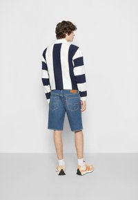 Levi's® 405™ STANDARD SHORTS - Pantaloni scurți din denim - corgi jupiter blue