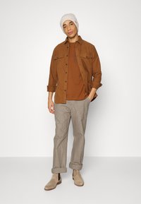 Selected Homme SLHNALE ONECK TEE - T-shirt estampada - emperador