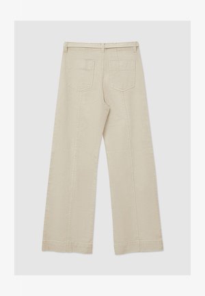 Pantalons beige taille large, en coton, avec deux poches arrière, coutures visibles, texture lisse, conçus avec une coupe droite et un minimum de détails.