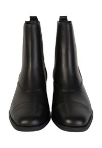 Stivaletti neri realizzati in pelle liscia con forma rotonda, caratterizzati da cuciture minime e linguette laterali per indossarli facilmente.