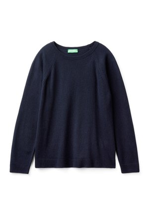 Pull bleu marine en tissu doux, avec un col rond, des manches raglan longues, des poignets côtelés et un ourlet avec des fentes sur les côtés.