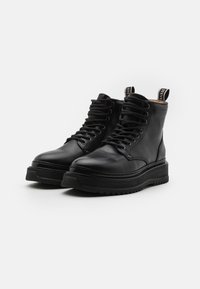 Sneaky Steve SLACK - Stivaletti stringati - black