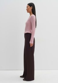 someday. WIDE LEG CATSBY - Pantalon classique - plum