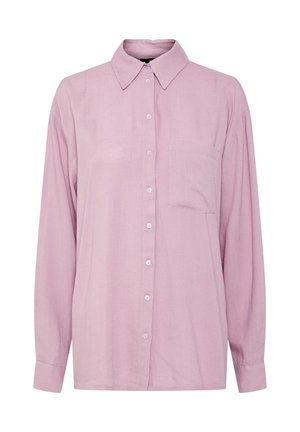 Camisa de manga larga color rosa claro con cuello, cierre de botones en la parte delantera y un bolsillo en el pecho. Fabricada con una tela suave y texturizada.