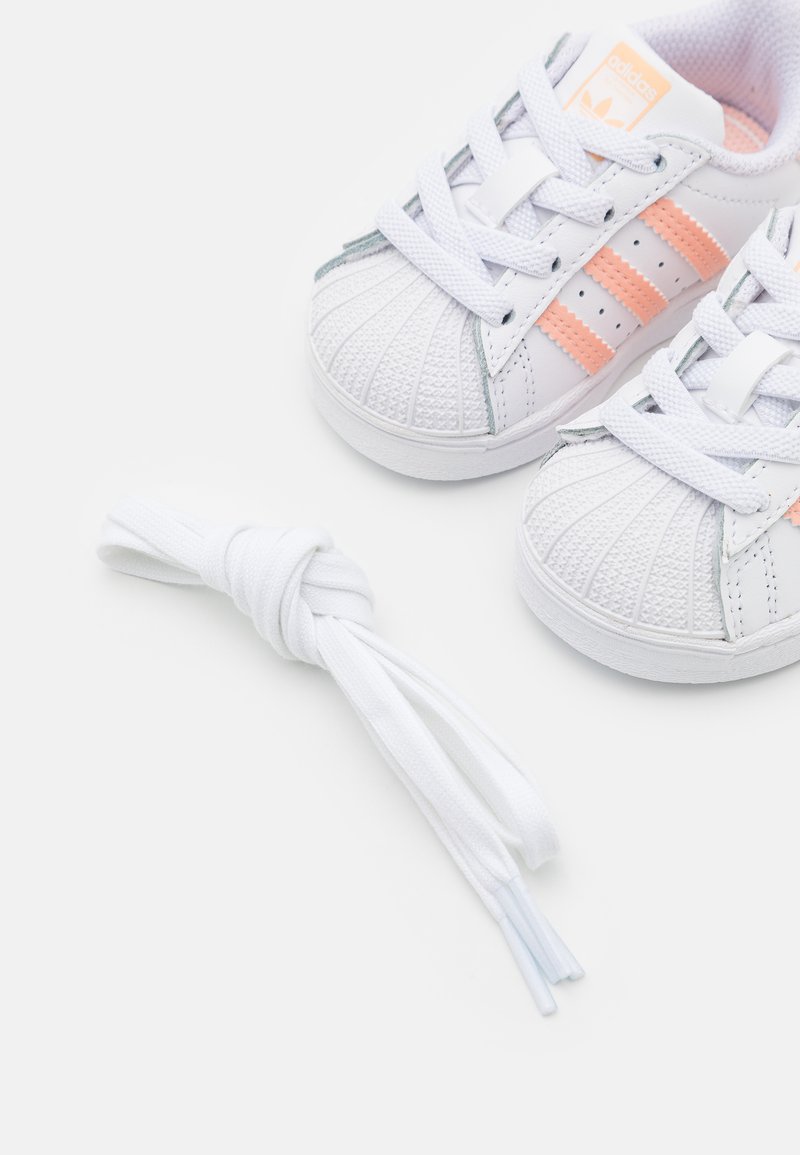 adidas Originals SUPERSTAR UNISEX - Trainers - footwear white/haze coral/white  - Zalando