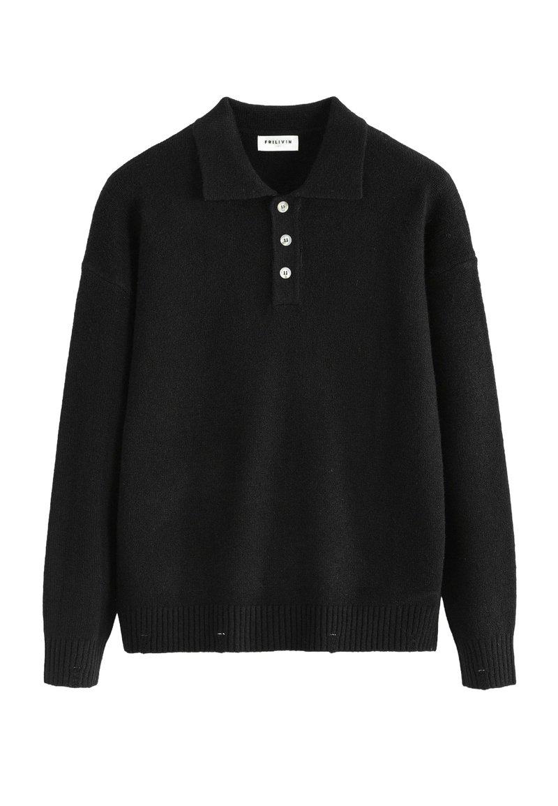 Pull polo en tricot noir avec un col court, patte de boutonnage à trois boutons, et des poignets et un ourlet côtelés. Texture douce, coupe décontractée.