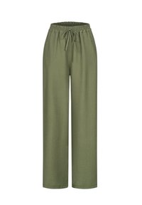 Pantalones de pierna ancha en tela verde oliva. Presentan una cintura elástica con cordón. Textura suave y silueta recta.