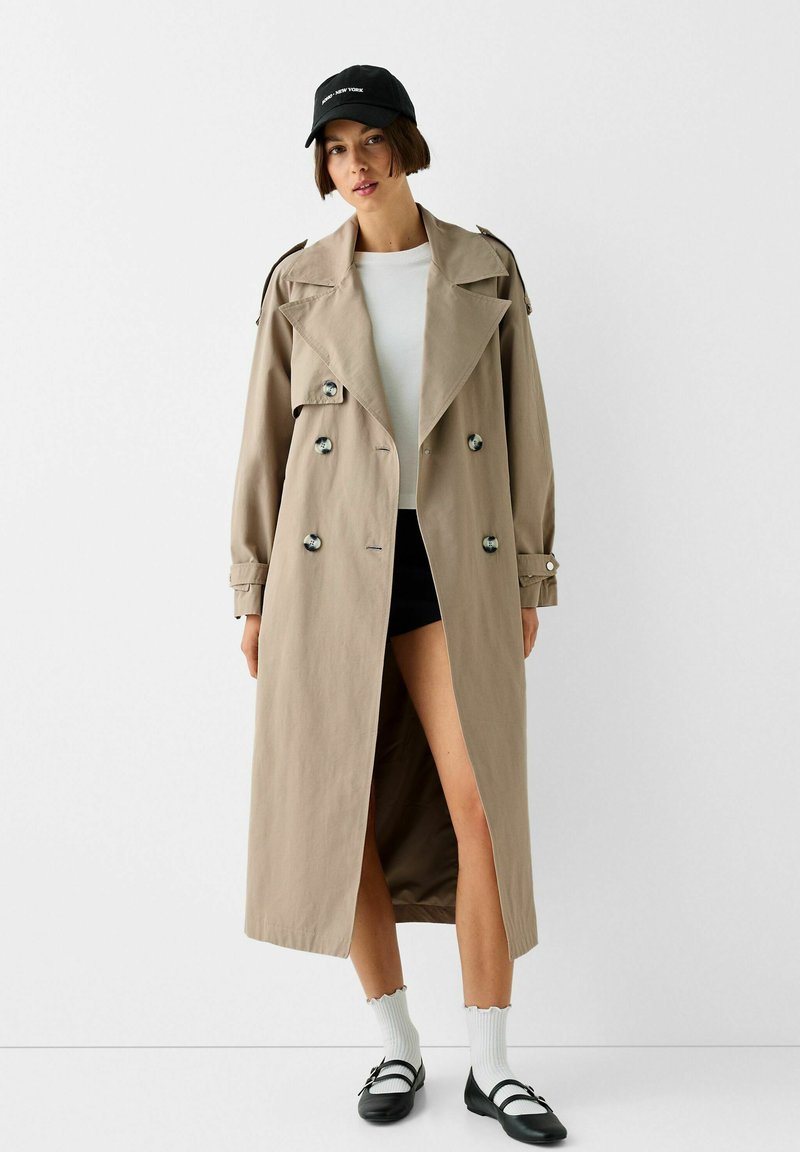 Bershka Trenchcoat zandkleur