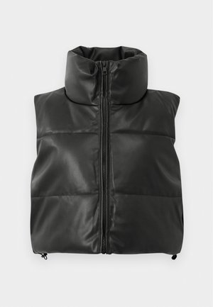 Gilet matelassé noir en matériau brillant, avec un col montant, une fermeture éclair centrale et des zips sur les côtés pour un ajustement.