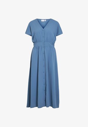 Een blauwe, knielange jurk van lichtgewicht stof, met een V-hals, korte mouwen, een aangesloten taille en knoopsluitingen aan de voorkant.