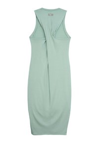 Miętowa sukienka bez rękawów z skręconym tyłem, dopasowana, o miękkiej fakturze, z okrągłym dekoltem i długości sięgającej kolan.