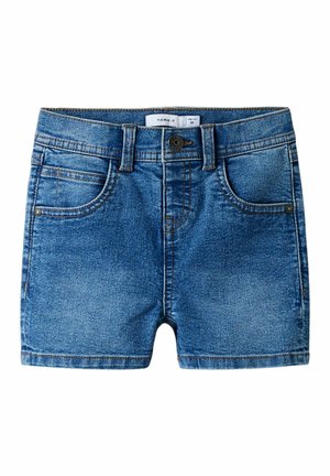 Shorts enfants bleu denim avec poches avant, passants de ceinture et fermeture par bouton, confectionnés en tissu texturé et délavé.