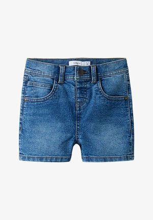 Παιδικό σορτς σε τζιν μπλε με μπροστινές τσέπες, θηλιές για ζώνη και κλείσιμο με κουμπί, κατασκευασμένο από ξεβαμμένο, υφασμένο ύφασμα.